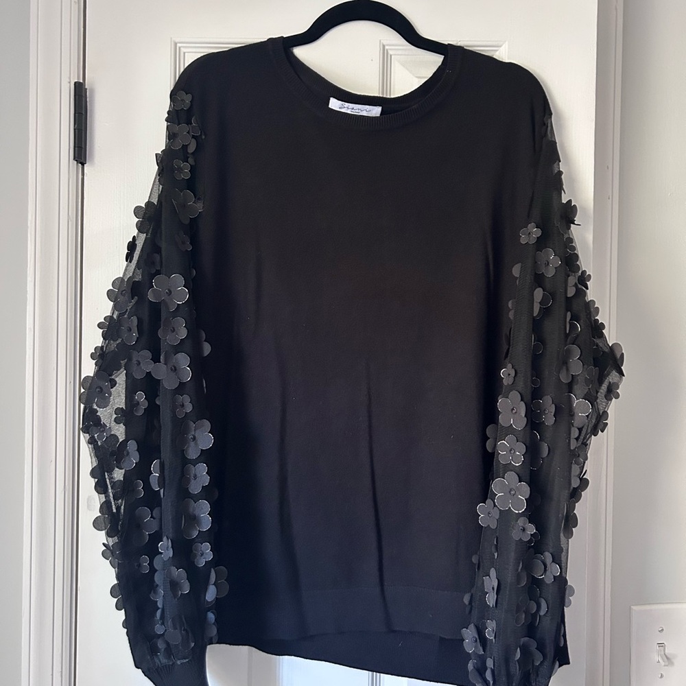 Sioni Black Floral Appliqué Women's Sweatshirt